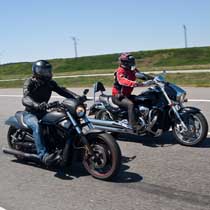 Имиджевые кувалдолеты: Harley Davidson Night Rod Special и Suzuki Boulevard M109
