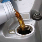 Спорный вопрос: какое масло лить в двигатель?
