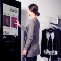 Зеркала с выходом в Twitter и Facebook помогут при выборе одежды