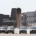 Четыре Volkswagen Amarok снесли трубу весом в сто сорок тон (ВИДЕО)