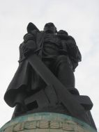 Нацисты осквернили памятник советскому солдату в Эстонии