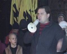 Человек с плаката Авакова на митинге националистов