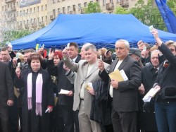 Сессия Харьковского облсовета на площади Свободы 