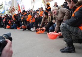 Харьковчане встретили премьера митингами протеста