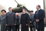 Виктор Янукович посетил завод имени Малышева