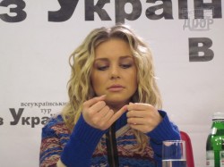 Больные артисты в Харькове чихали и кашляли на журналистов