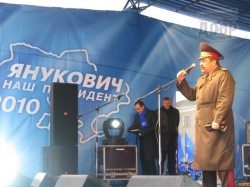 Виктор Янукович и Таисия Повалий в Балаклее
