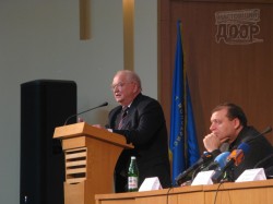Глава Штаба В. Януковича Николай Азаров – в Харькове