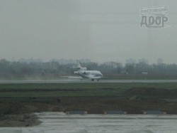 Виктор Янукович осмотрел аэропорт Харькова