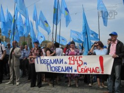 Пикеты Партия регионов (3000) и Свободы (40) на площади Свободы 