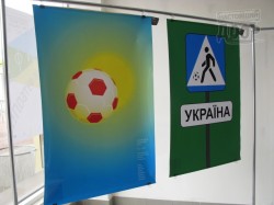 Грудь – как футбольные мячи, или Бьет – значит любит. Дизайнерская мысль в полете над футбольным полем
