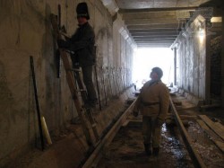Рельсы харьковского метро весело катаются по горке