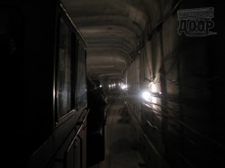 К новой станции харьковского метро пошел первый поезд. На нем прокатился М. Добкин
