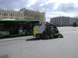 Новый транспорт разъехался по Харькову с площади Конституции