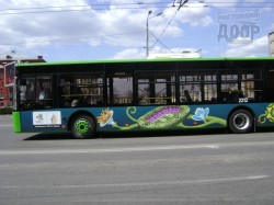 Новый транспорт разъехался по Харькову с площади Конституции