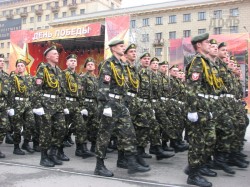 Парад Победы на площади Свободы 