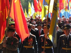 Война снова помирила флаги украинских партий