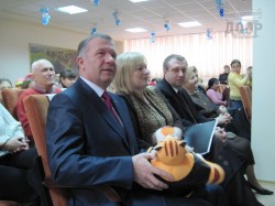 Зайчики, волки и депутаты танцевали возле елки