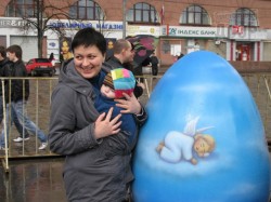 На главной площади Харькова – гигантские яйца