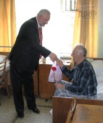 Госпиталь для ветеранов получил подарки от областных властей