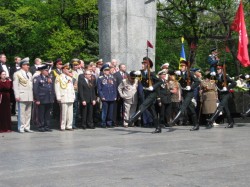 На Мемориале Славы поставили поминальные сто граммов павшим воинам