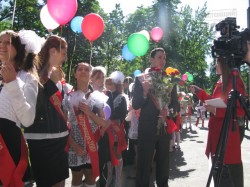 В харьковской школе состоялось факельное мини-шествие