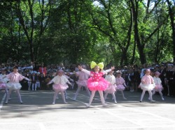 В харьковской школе состоялось факельное мини-шествие
