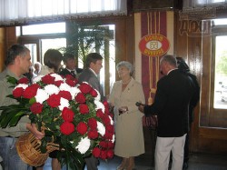 Харьковская бисквитка в честь своего юбилея бесплатно раздавала печеньки  
