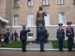 В Харькове открыли памятник лучшему асу Второй мировой войны