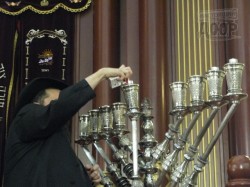 Евреи Харькова празднуют Хануку. Традиционный «взлет» на строительной люльке состоялся