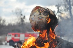 Масленица на Харьковщине: всеукраинское чучело, животный аукцион и очищение огнем 