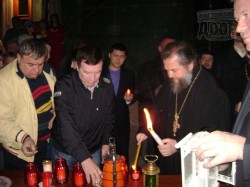 В Харьков прибыл Благодатный огонь из Иерусалима