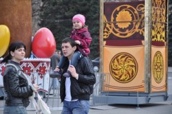 Харьков встретил Пасху цветочными яйцами и церковным хором