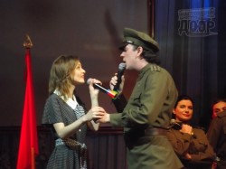 В Харькове на сцену оперного театра выехала военная техника