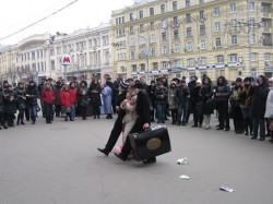 Под Детским миром зарезали и изнасиловали девушку, которая потом родила