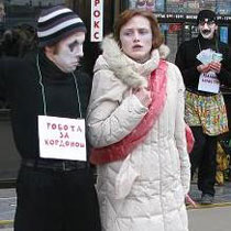 Под Детским миром зарезали и изнасиловали девушку, которая потом родила