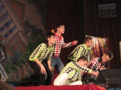 Акробатические, полуэротические и юмористические трюки показывали в Харькове