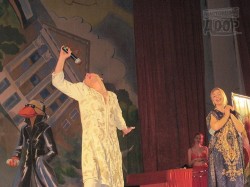 Акробатические, полуэротические и юмористические трюки показывали в Харькове