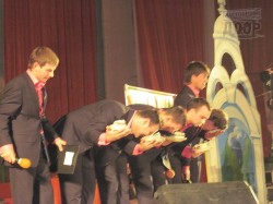 Акробатические, полуэротические и юмористические трюки показывали в Харькове