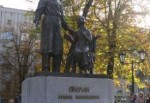 В Харькове открыли памятник самому упрямому врачу, принявшему миллион пациентов