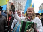 Под горсоветом развлекались представители разных сил