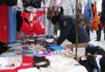 Ликвидирована незаконная торговля на Холодной горе: палатки и товар побросали в трактор