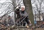 Ударим граблями по бесхозным территориям. В Харькове прошел массовый субботник