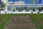 В Харькове открыли огромную клумбу Евро-2012 и презентовали свой логотип Чемпионата