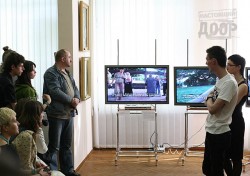 Скандал: директор харьковского музея поломала новое искусство 