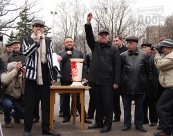 Первый чемпионат Украины по домино на центральной аллее парка Шевченко