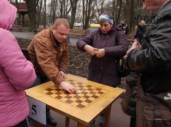 Первый чемпионат Украины по домино на центральной аллее парка Шевченко