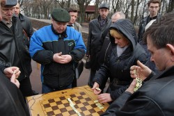 Первый чемпионат Украины по домино на центральной аллее парка Шевченко