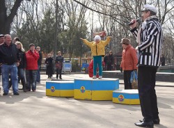 Первый чемпионат Украины по домино на центральной аллее парка Шевченко