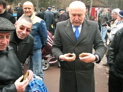Первый чемпионат Украины по домино на центральной аллее парка Шевченко